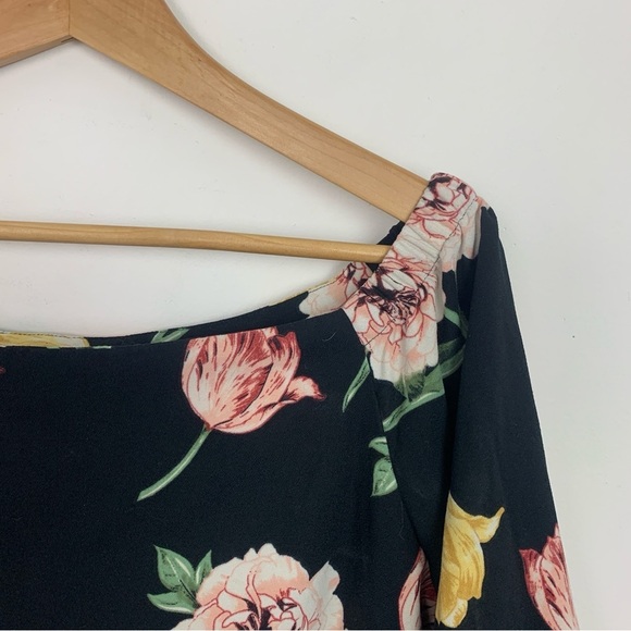 Le Chateau Floral Off-The-Shoulder Blouse - Picture 3 of 6